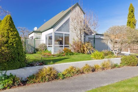 Photo of property in 46 Westgrove Avenue, Avonhead, Christchurch, 8042
