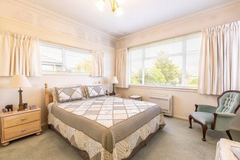 Photo of property in 30 Napier Road, Havelock North, 4130
