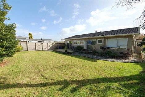 Photo of property in 18a/2 Sherwood Avenue, Te Atatu South, Auckland, 0610