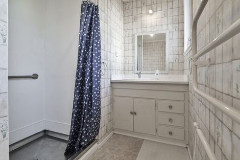 Photo of property in 215 Sunnybank Crescent, Camberley, Hastings, 4120