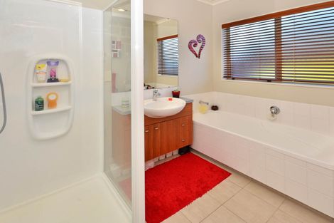 Photo of property in 38 Belfry Place, Wattle Downs, Auckland, 2103