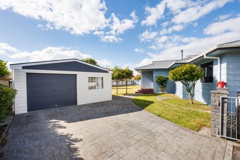 Photo of property in 28 Peppertree Glade, Kelvin Grove, Palmerston North, 4414
