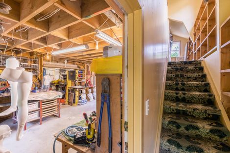 Photo of property in 2 Kaponga Crescent, New Lynn, Auckland, 0600