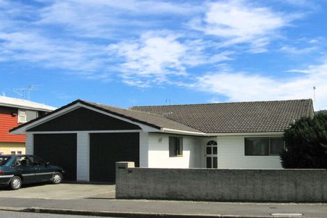 Photo of property in 18 Witham Street, Island Bay, Wellington, 6023
