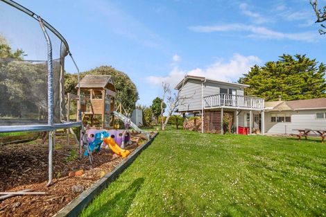 Photo of property in 35- 37 Tokomaru Road, Tokomaru, Palmerston North, 4474