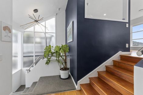 Photo of property in 22 Fairview Crescent, Kelburn, Wellington, 6012