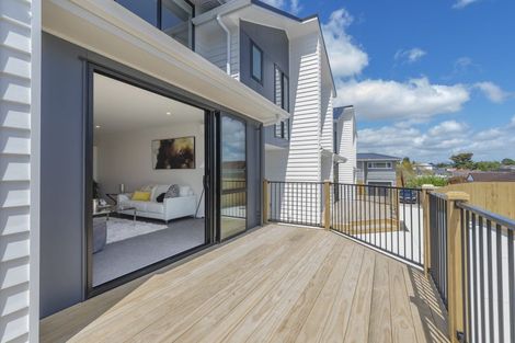 Photo of property in 30c Russell Road, Manurewa, Auckland, 2102