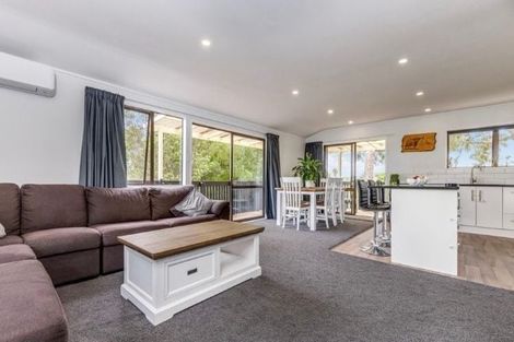 Photo of property in 2/187 Carnoustie Drive, Wattle Downs, Auckland, 2103