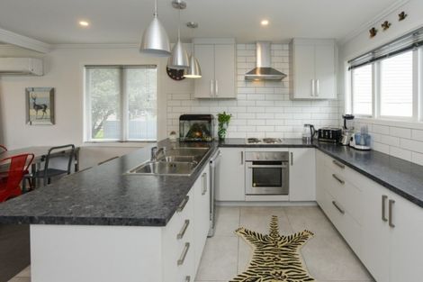 Photo of property in 12 O'connell Place, Havelock North, 4130