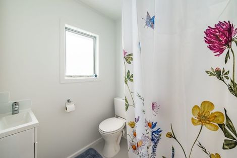 Photo of property in 14 Goldie Place, Waikanae Beach, Waikanae, 5036