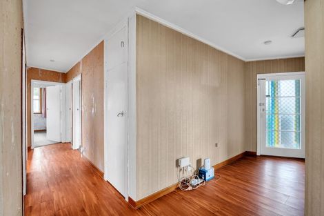 Photo of property in 16 Milne Street, Hunterville, 4730