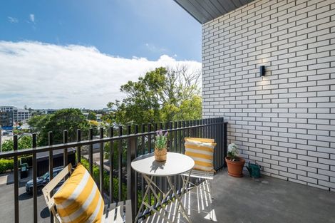 Photo of property in 210/165 Lake Road, Northcote, Auckland, 0627