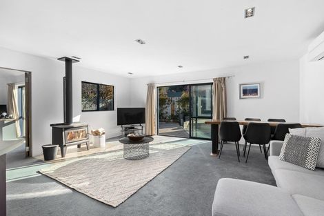 Photo of property in 2/1 Maple Court, Arthurs Point, Queenstown, 9371