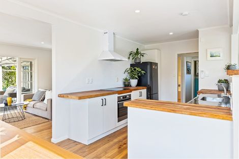 Photo of property in 12 Renata Crescent, Te Atatu Peninsula, Auckland, 0610