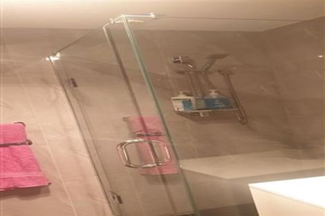 Photo of property in 5 Fernhaven Place, Massey, Auckland, 0614