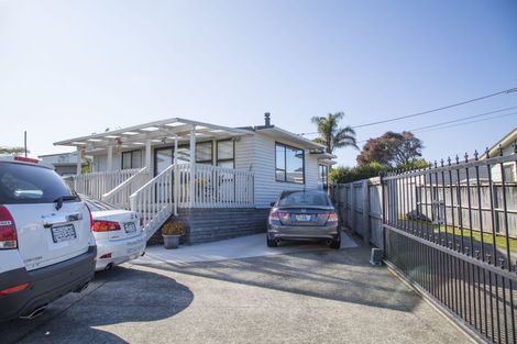 Photo of property in 43 Strid Road, Te Atatu South, Auckland, 0610