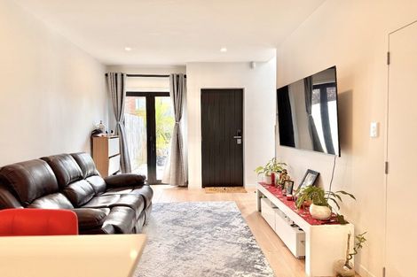 Photo of property in 1/28 Smythe Road, Henderson, Auckland, 0612