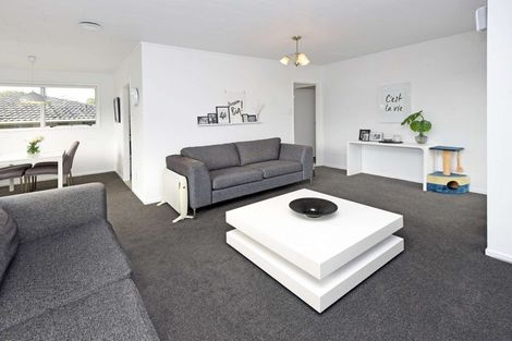 Photo of property in 16 Temuri Place, Glendene, Auckland, 0602