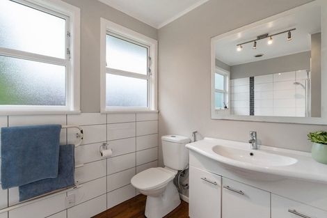 Photo of property in 19 Jane Grove, Paparangi, Wellington, 6037