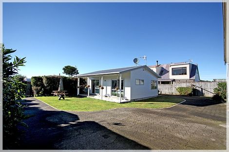Photo of property in 11 Low Avenue, Foxton Beach, Foxton, 4815