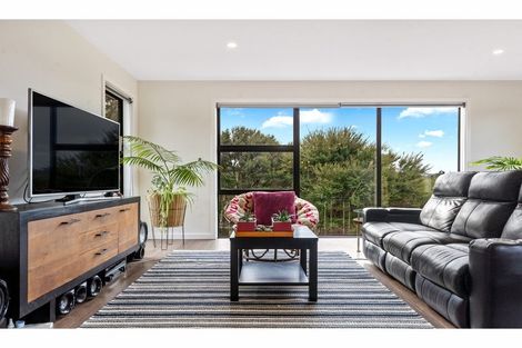 Photo of property in 5 Libertia Lane, Orewa, 0931