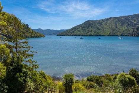 Photo of property in 15 Mccormicks Road, Whatamango Bay, Picton, 7281