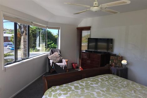 Photo of property in 40 Lyons Avenue, Murrays Bay, Auckland, 0630