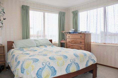 Photo of property in 68 Hyperion Drive, Randwick Park, Auckland, 2105