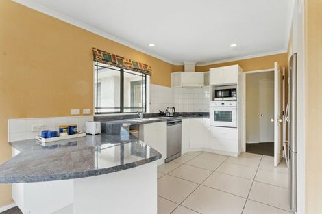 Photo of property in 34 Strachan Way, Highbury, Palmerston North, 4412