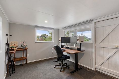 Photo of property in 19 Jane Grove, Paparangi, Wellington, 6037
