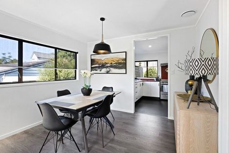 Photo of property in 20 Sandiacre Way, Browns Bay, Auckland, 0630