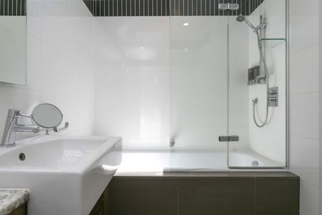 Photo of property in 225 Lake Terrace, Waipahihi, Taupo, 3330