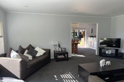 Photo of property in 8 Kindergarten Drive, Conifer Grove, Takanini, 2112