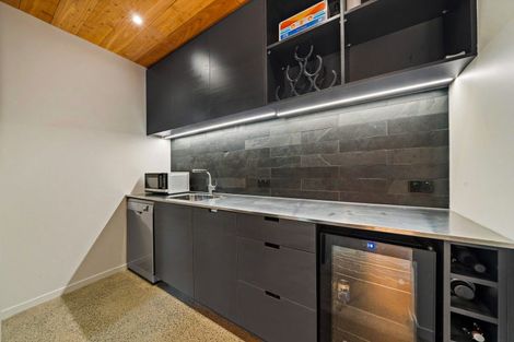 Photo of property in 81 Piha Road, Piha, 0772