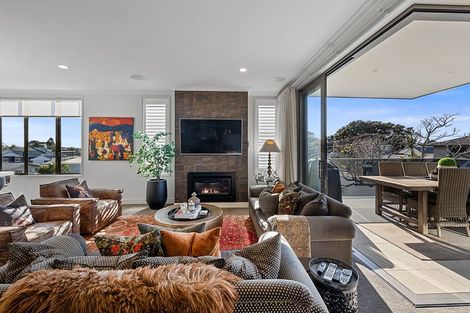 Photo of property in 12 Autere Street, Strandon, New Plymouth, 4312