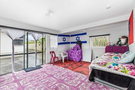 Photo of property in 29 Plumley Crescent, Mangere, Auckland, 2022