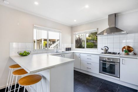 Photo of property in 59 Glanmire Road, Newlands, Wellington, 6037