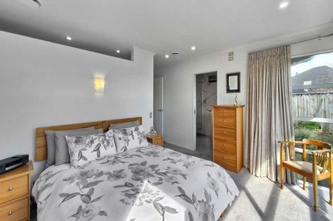 Photo of property in 6 The Oaks, Awapuni, Palmerston North, 4412