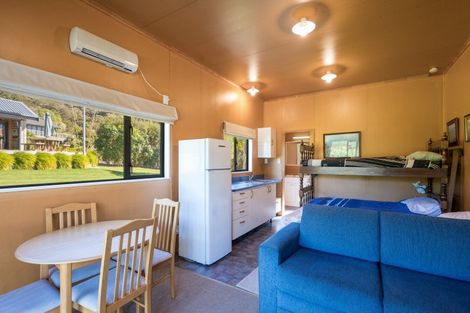 Photo of property in 2 Worlds End Road, Tennyson Inlet, 7195