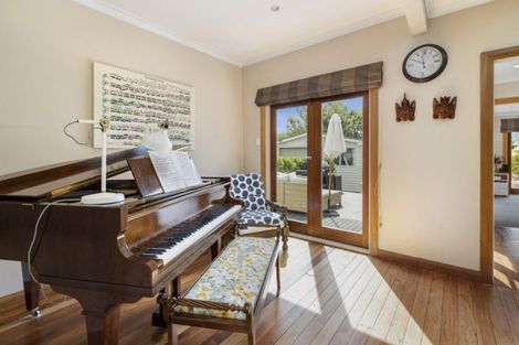 Photo of property in 7 Rangitira Avenue, Palmerston North, 4414