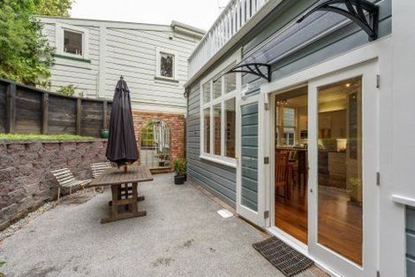 Photo of property in 135 Glenmore Street, Kelburn, Wellington, 6012