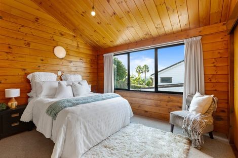 Photo of property in 58b William Bayes Place, Red Beach, 0932