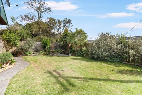 Photo of property in 2/2a Eskdale Road, Birkdale, Auckland, 0626