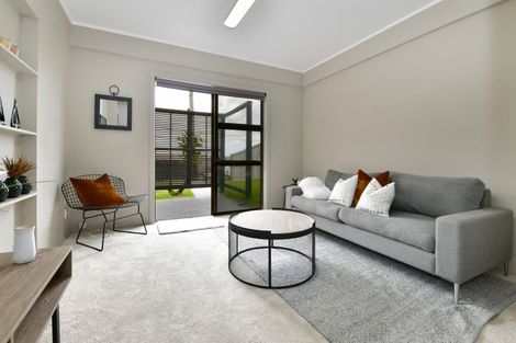 Photo of property in 18 Melandra Road, Stanmore Bay, Whangaparaoa, 0932