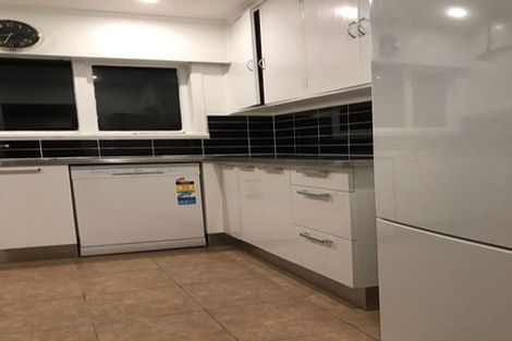 Photo of property in 37 Kenmore Street, Newlands, Wellington, 6037