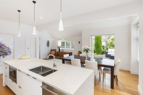 Photo of property in 111 Saint Andrews Square, Strowan, Christchurch, 8052