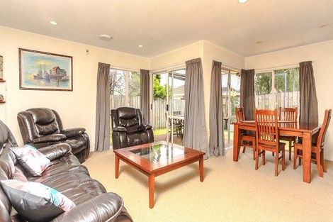 Photo of property in 2/49 Fortunes Road, Half Moon Bay, Auckland, 2012