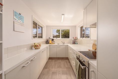 Photo of property in 6 Laing Crescent, Heathcote Valley, Christchurch, 8022