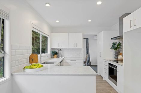 Photo of property in 82 West Harbour Drive, West Harbour, Auckland, 0618