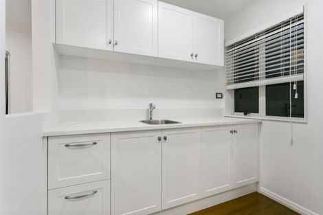 Photo of property in 64 English Oak Drive, Schnapper Rock, Auckland, 0632